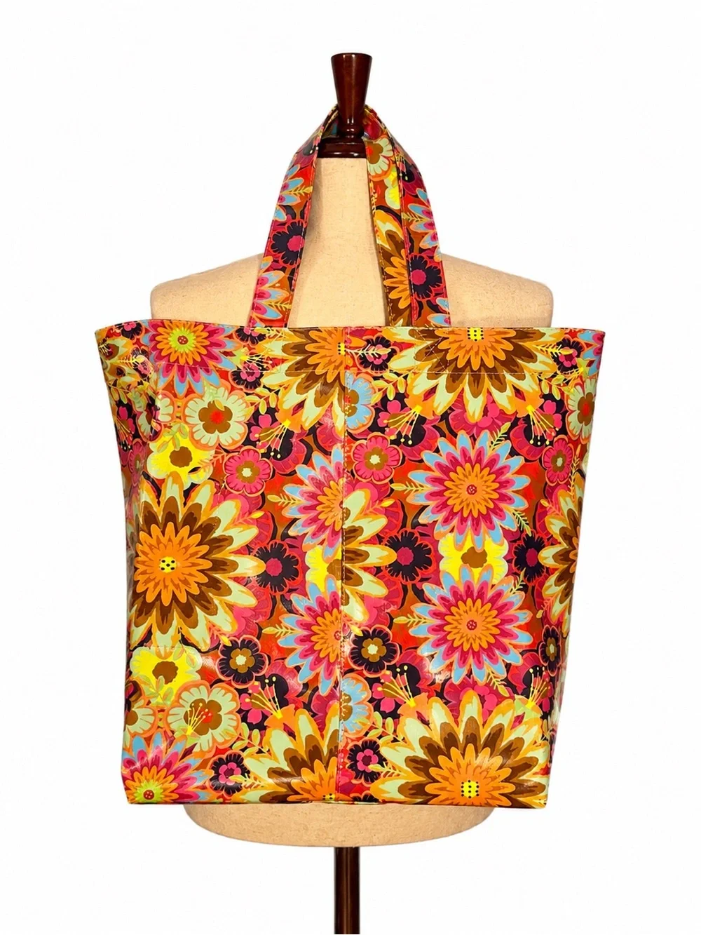 Consuela full size vinyl tote in retro print. Like new.  Flat rectangular base.